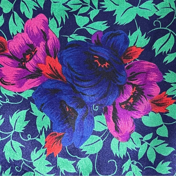 Kathryn Emerald Green and Blue Satin Robe with Shawl Collar Floral Pattern - Picture 3 of 4